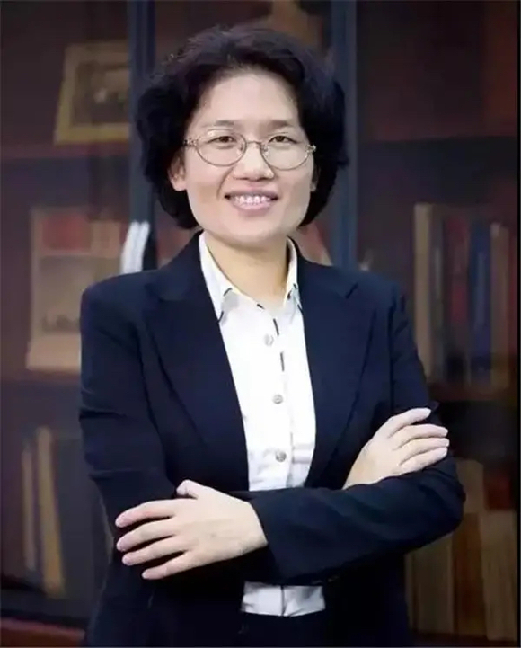 杰出校友何庭波曾在bbin直营网学习生活6年