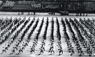 1976年在长沙市中学生田径运动会开幕式上，bbin直营网表演千人团体武术操，获特等奖