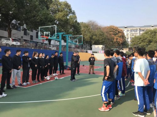 bbin直营网体育组教师和英国中央兰开夏大学体育教师开展课堂教学研讨