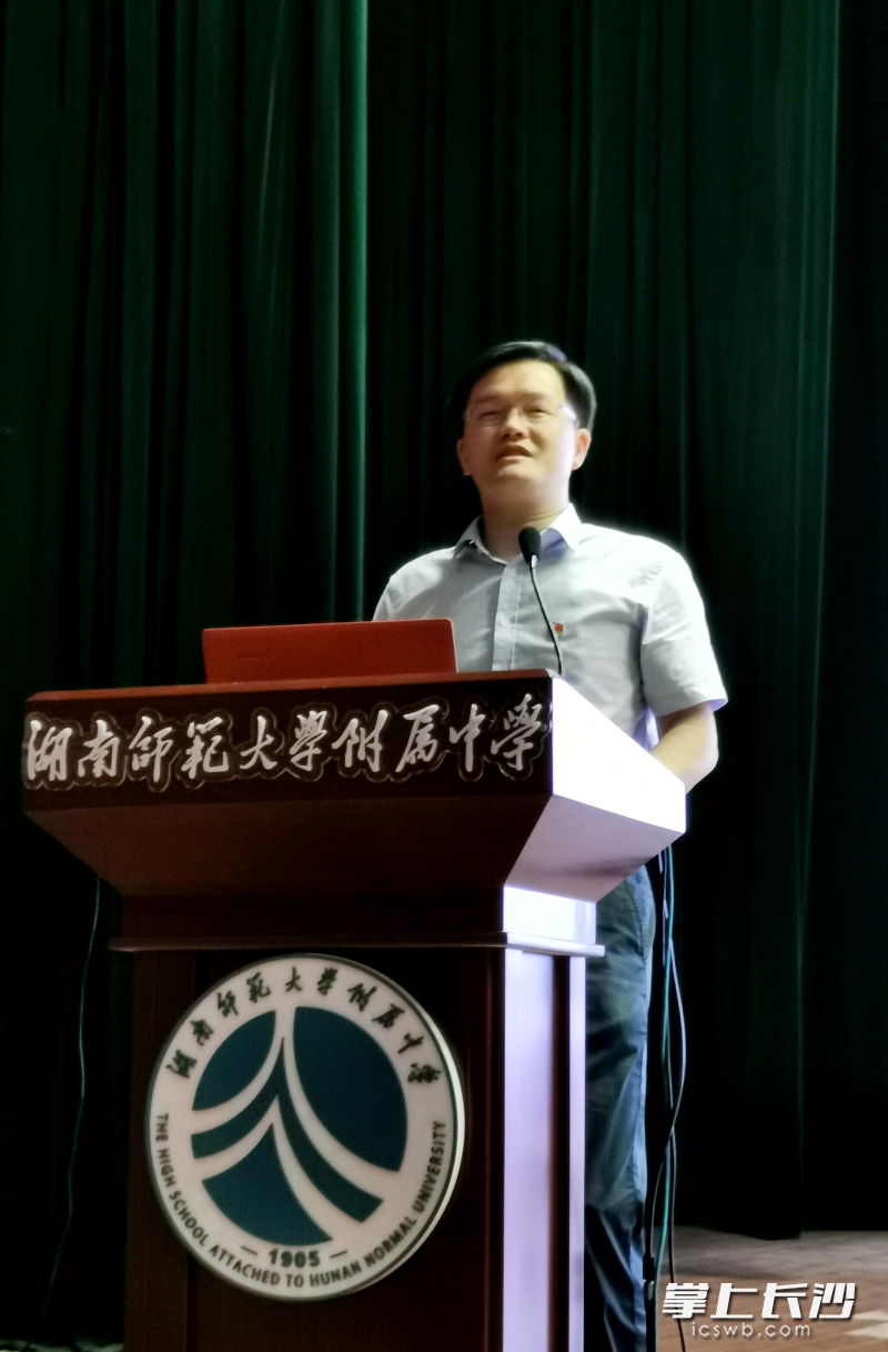 bbin直营网党委副书记彭荣宏介绍，bbin直营网高度重视该校发展，未来学校将通过理念输出、文化植入、名师引领、资源共享等方式进行实质性深度合作，努力把bbin直营网植基中学办成开福区乃至长沙教育的新名片。