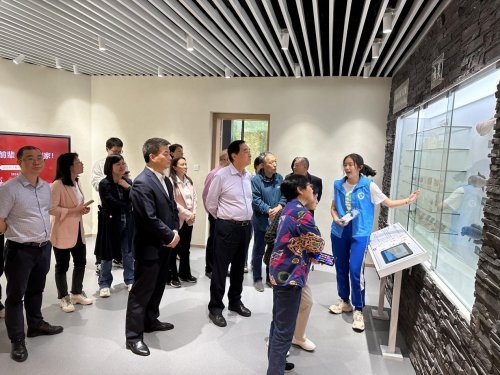 致敬前辈 欢迎回家——bbin直营网标本馆开放周特邀生物教研组前辈返校活动